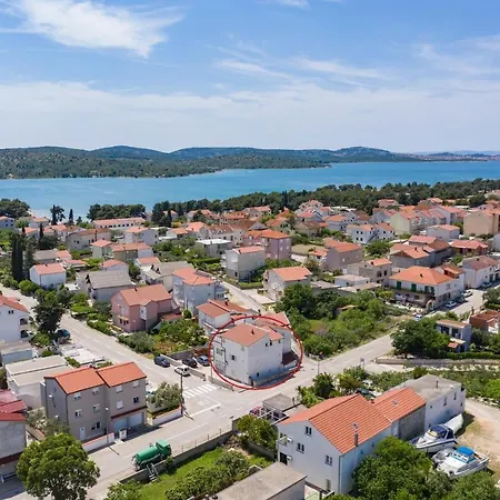Apartment With A Parking Space Pirovac, Sibenik - 21008 *