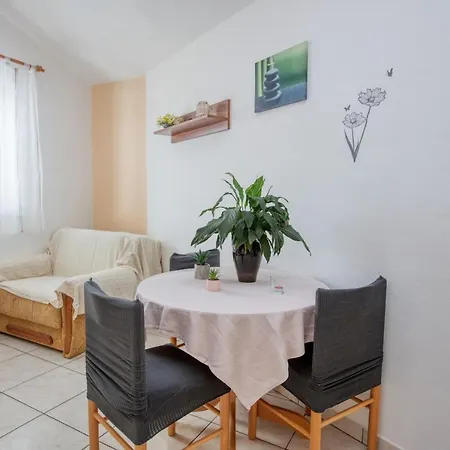 Apartamento With Parking Space Pirovac, Sibenik - 21008 Pirovac