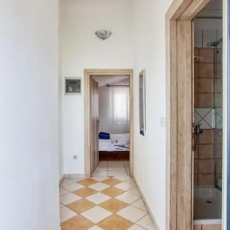 Apartamento With Parking Space Pirovac, Sibenik - 21008 Pirovac