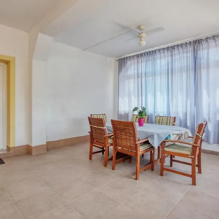 Apartamento With Parking Space Pirovac, Sibenik - 21008 Pirovac