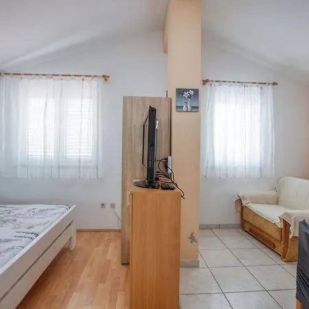 Apartamento With Parking Space Pirovac, Sibenik - 21008