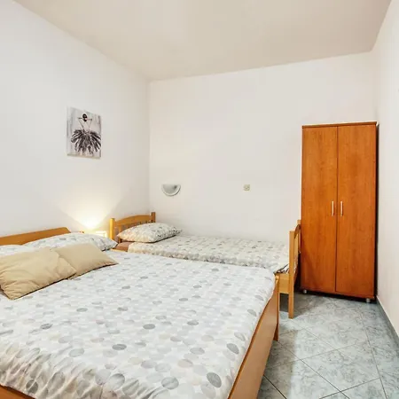 With Parking Space Pirovac, Sibenik - 21008 Appartement Pirovac