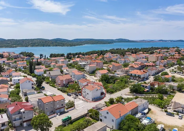 Appartement With Parking Space Pirovac, Sibenik - 21008 *