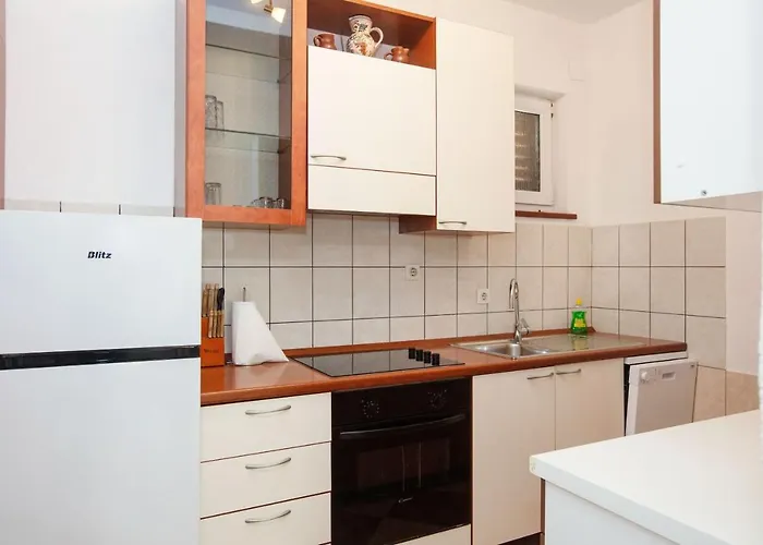 Appartement With Parking Space Pirovac, Sibenik - 21008 *