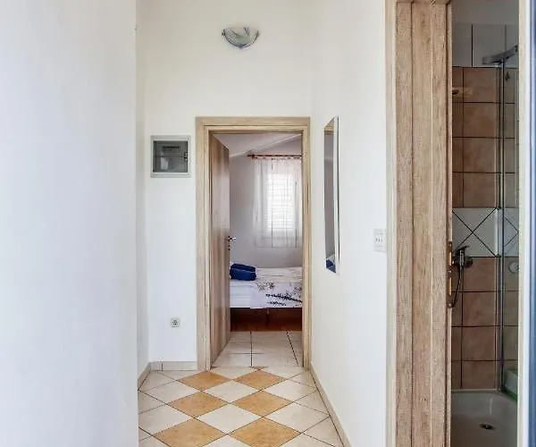 Appartement With Parking Space Pirovac, Sibenik - 21008 Pirovac