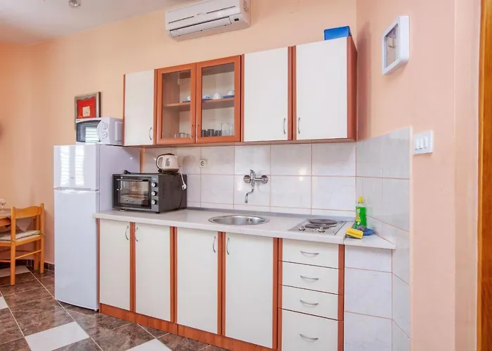 Appartement With Parking Space Pirovac, Sibenik - 21008 *