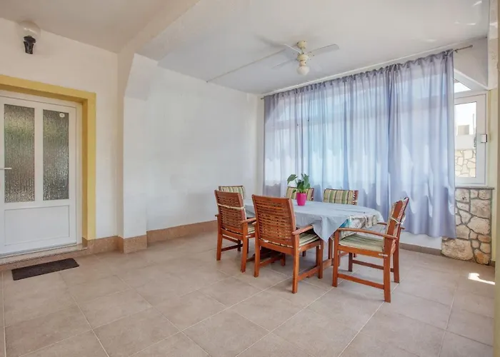 Apartmán With Parking Space Pirovac, Sibenik - 21008 Pirovac