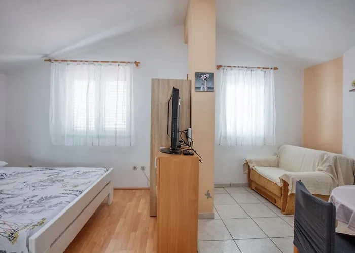 Appartement With Parking Space Pirovac, Sibenik - 21008